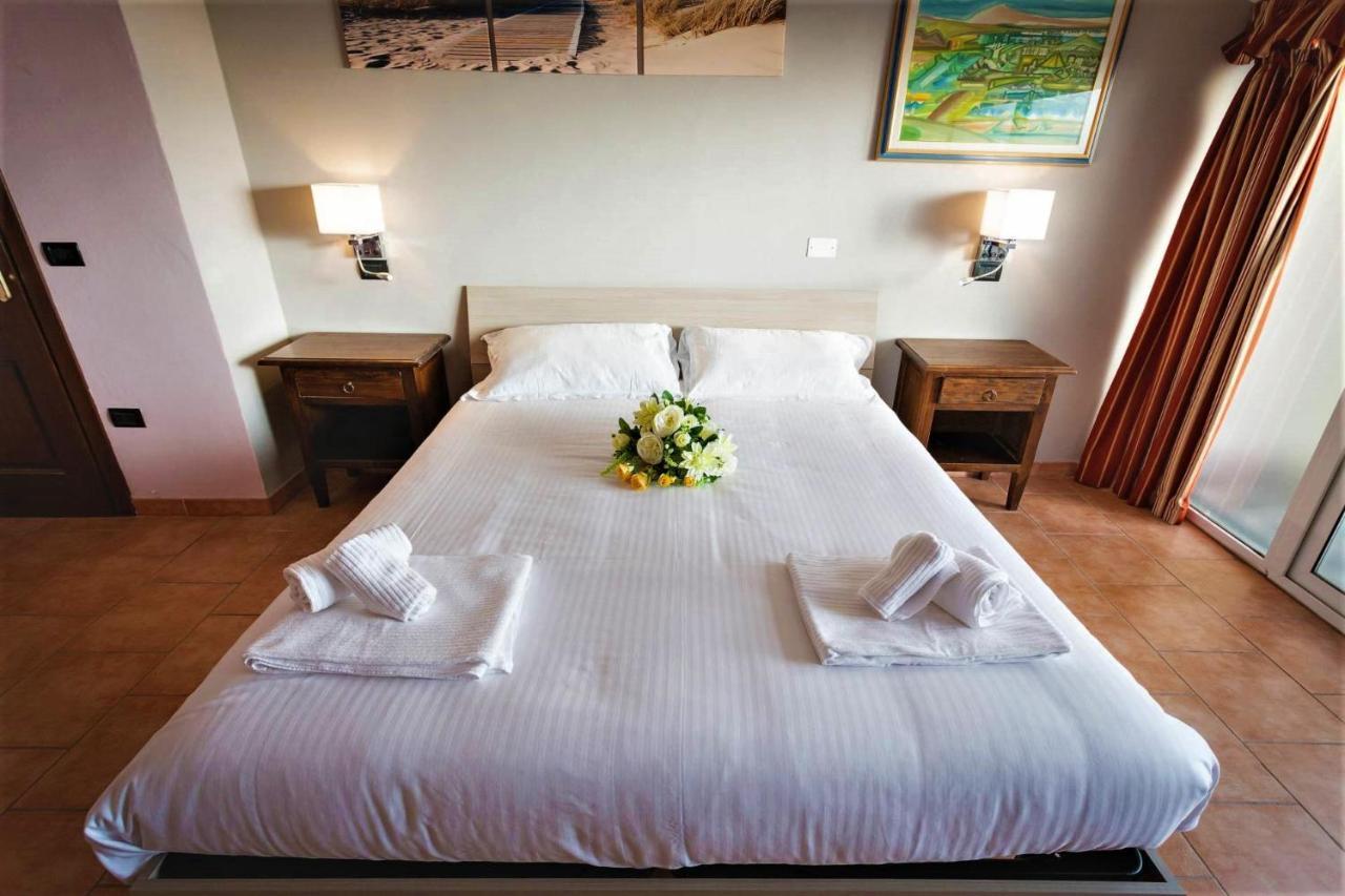Hotel Villa Paradiso Рипарбела Екстериор снимка