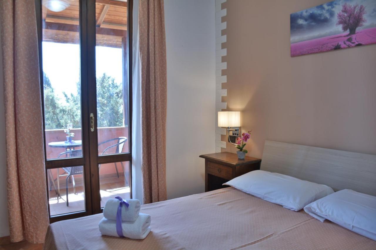 Hotel Villa Paradiso Рипарбела Екстериор снимка