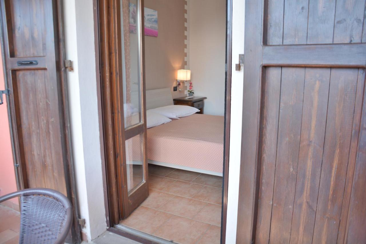 Hotel Villa Paradiso Рипарбела Екстериор снимка