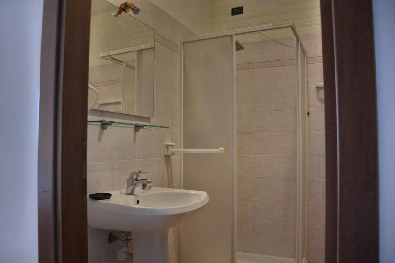 Hotel Villa Paradiso Рипарбела Екстериор снимка