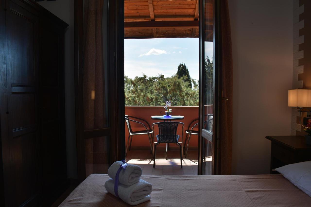 Hotel Villa Paradiso Рипарбела Екстериор снимка