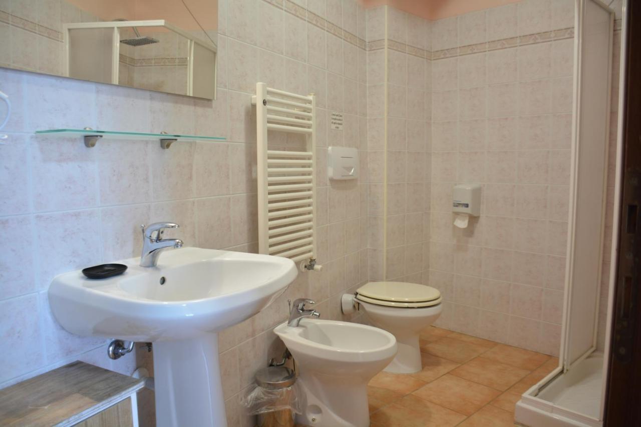 Hotel Villa Paradiso Рипарбела Екстериор снимка