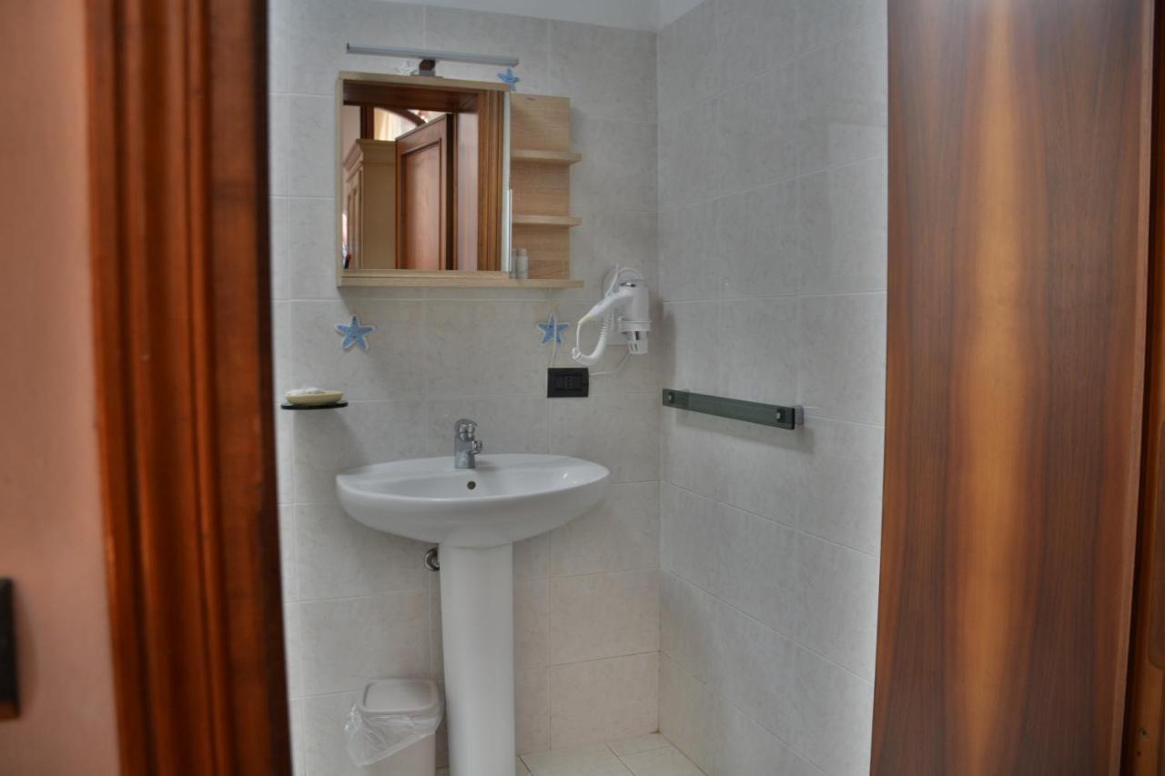 Hotel Villa Paradiso Рипарбела Екстериор снимка